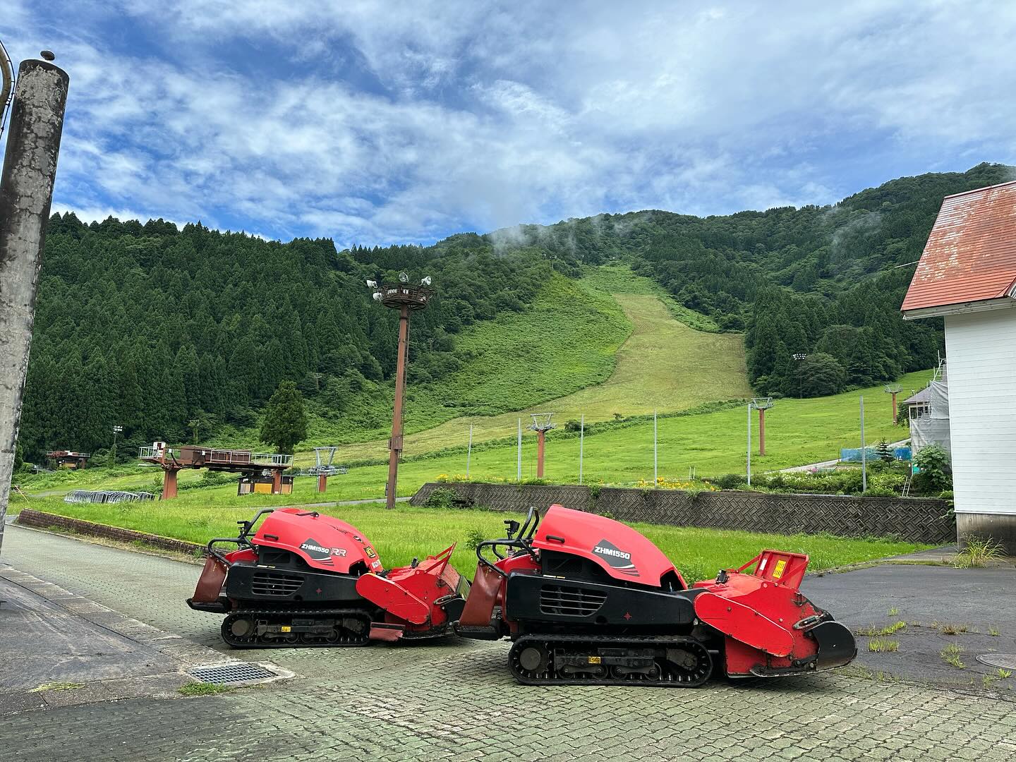 スキー場除草工　完了️________________________________⁡樹木でお困りの方は"株式会社なかの林業"にお任せ下さい！従業員も随時募集中です☘️お問合せはHP、DM、お電話にて！https://nakano-ringyo.jp⁡〒920-2133石川県白山市鶴来大国町西517℡: 076-272-4885fax: 076-272-8745________________________________⁡#伐採 #特殊伐採 #林業 #除草 #主伐 #間伐 #森林経営計画 #森林環境譲与税税 #森林管理制度 #スマート林業 #国有林 #県有林 #市有林 #民有林 #公社林 #屋敷林 #素材生産 #造林 #支障木 #線下伐採 #除雪 #石川県 #白山市 #鶴来 #金沢市 #野々市市 #小松市 #能美市 #なかの林業