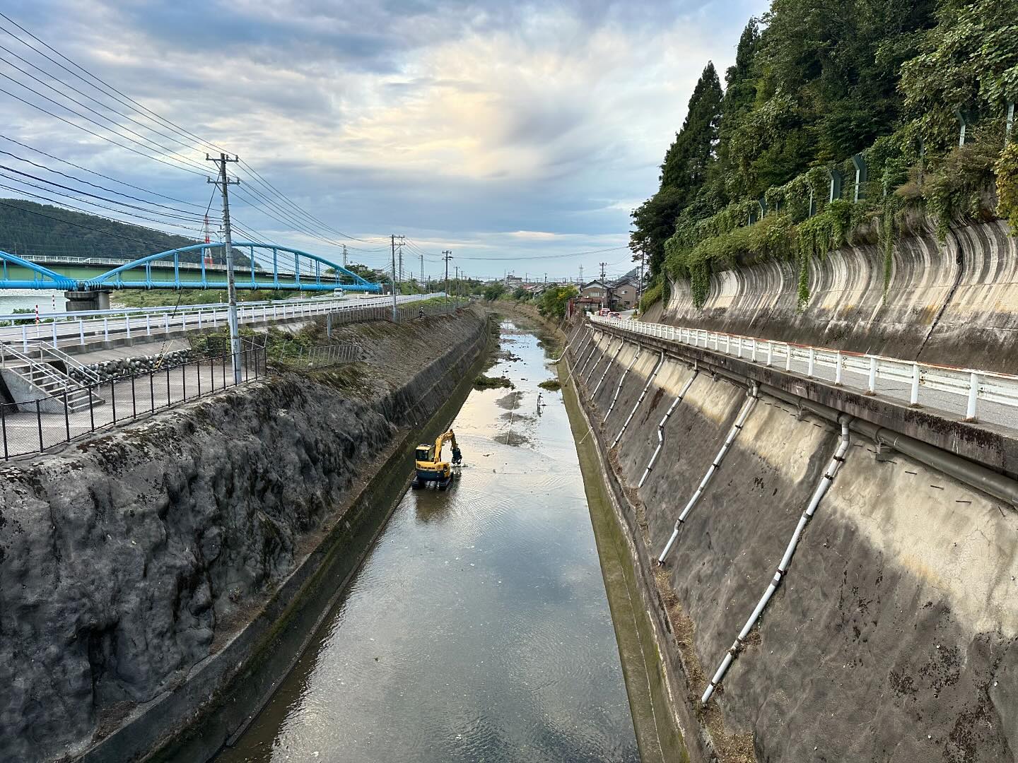 7ヶ用水の停水除草工________________________________⁡樹木でお困りの方は"株式会社なかの林業"にお任せ下さい！従業員も随時募集中です☘️お問合せはHP、DM、お電話にて！https://nakano-ringyo.jp⁡〒920-2133石川県白山市鶴来大国町西517℡: 076-272-4885fax: 076-272-8745________________________________⁡#伐採 #特殊伐採 #林業 #除草 #主伐 #間伐 #森林経営計画 #森林環境譲与税 #森林管理制度 #スマート林業 #国有林 #県有林 #市有林 #民有林 #公社林 #屋敷林 #素材生産 #造林 #支障木 #線下伐採 #除雪 #石川県 #白山市 #鶴来 #金沢市 #野々市市 #小松市 #能美市 #なかの林業